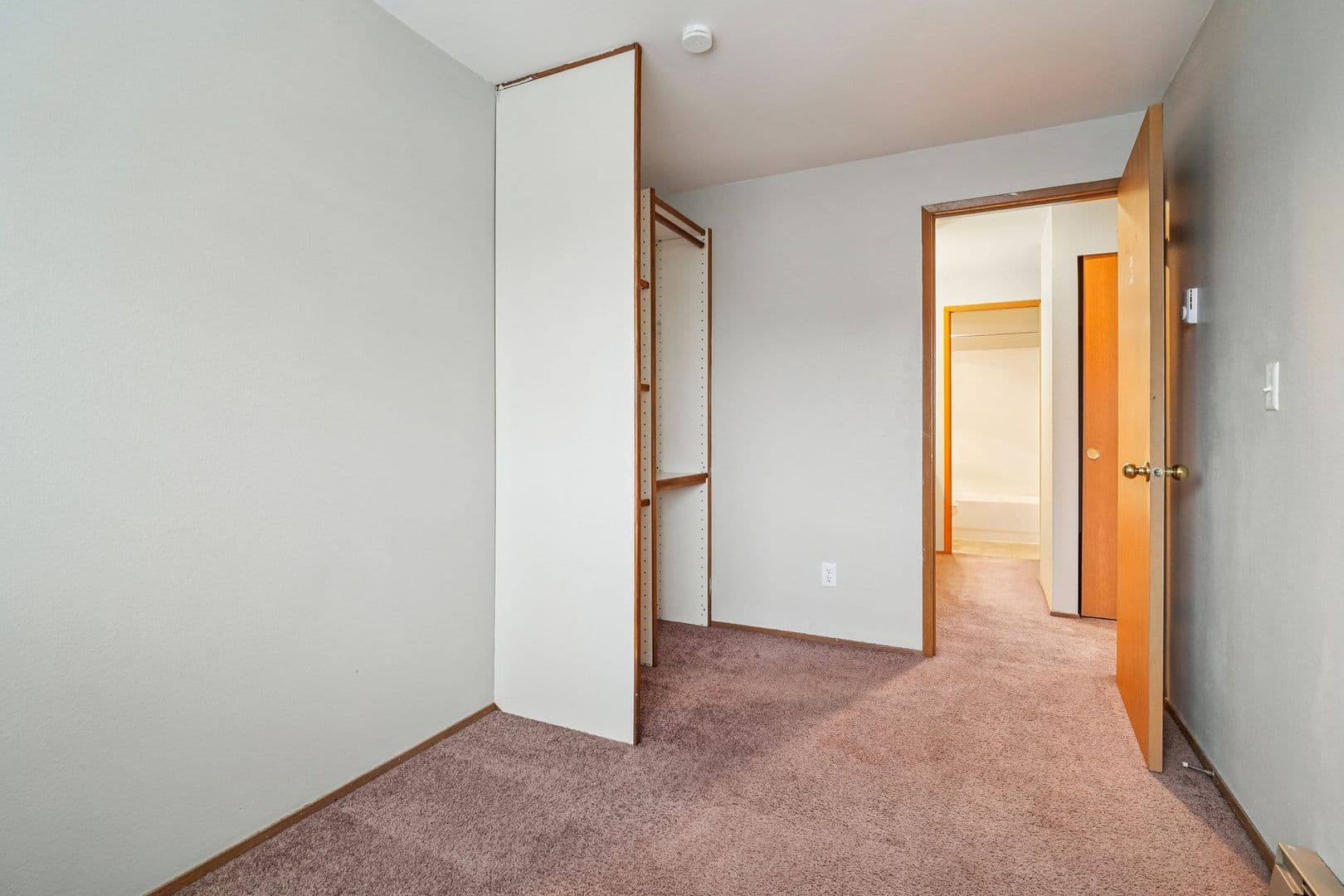 Seattle Apartment: 5021 Brooklyn Avenue NE