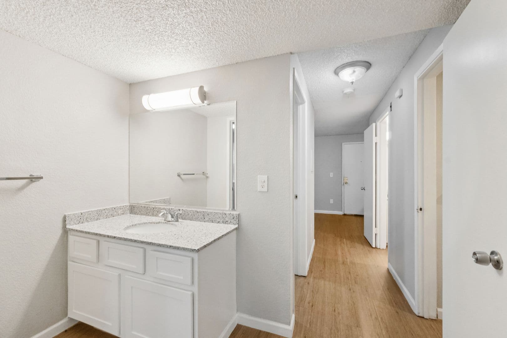 Seattle Apartment: 4327 8th Avenue NE
