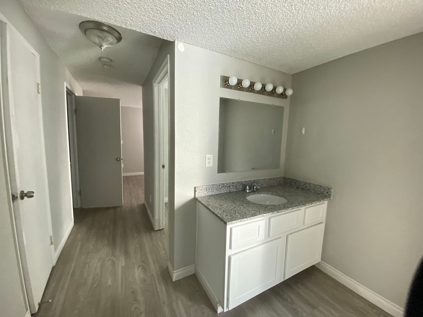 Seattle Apartment: 4327 8th Avenue NE