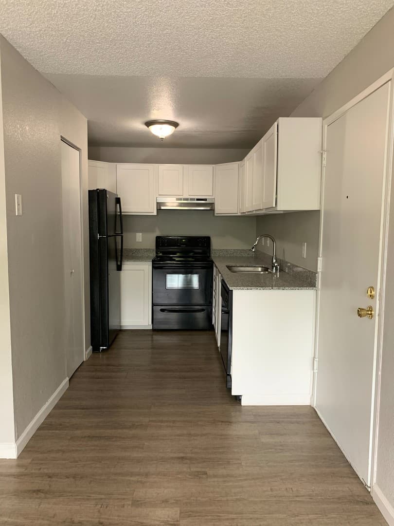 Seattle Apartment: 4327 8th Avenue NE