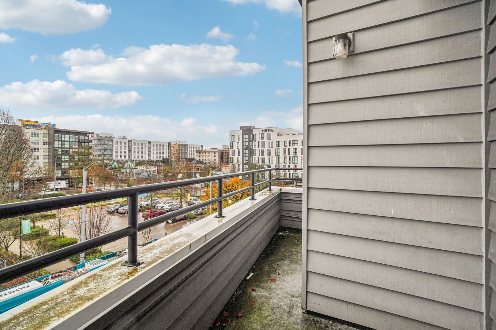 Seattle Apartment: 5021 Brooklyn Avenue NE