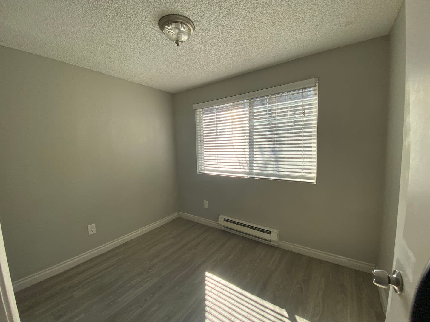 Seattle Apartment: 4327 8th Avenue NE