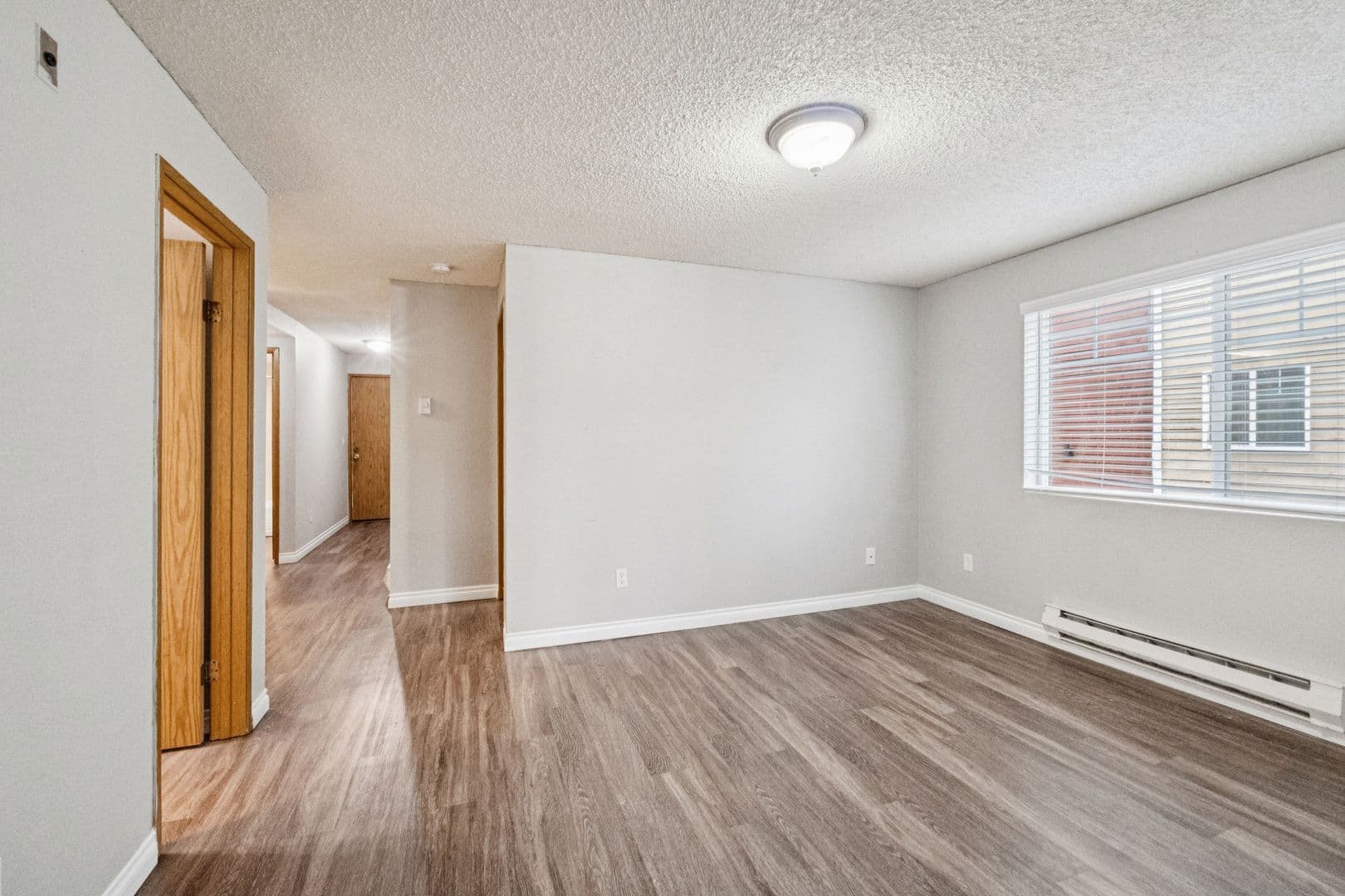 Seattle Apartment: 4327 8th Avenue NE