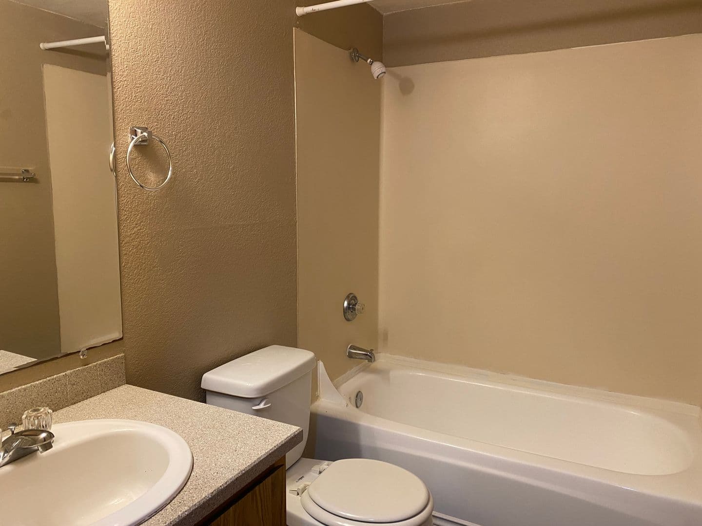 Seattle Apartment: 4327 8th Avenue NE