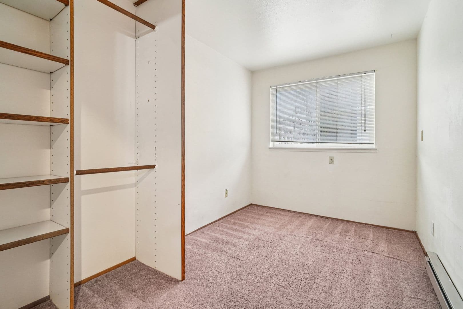 Seattle Apartment: 5021 Brooklyn Avenue NE
