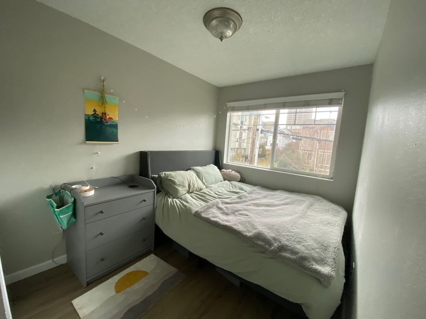 Seattle Apartment: 4327 8th Avenue NE