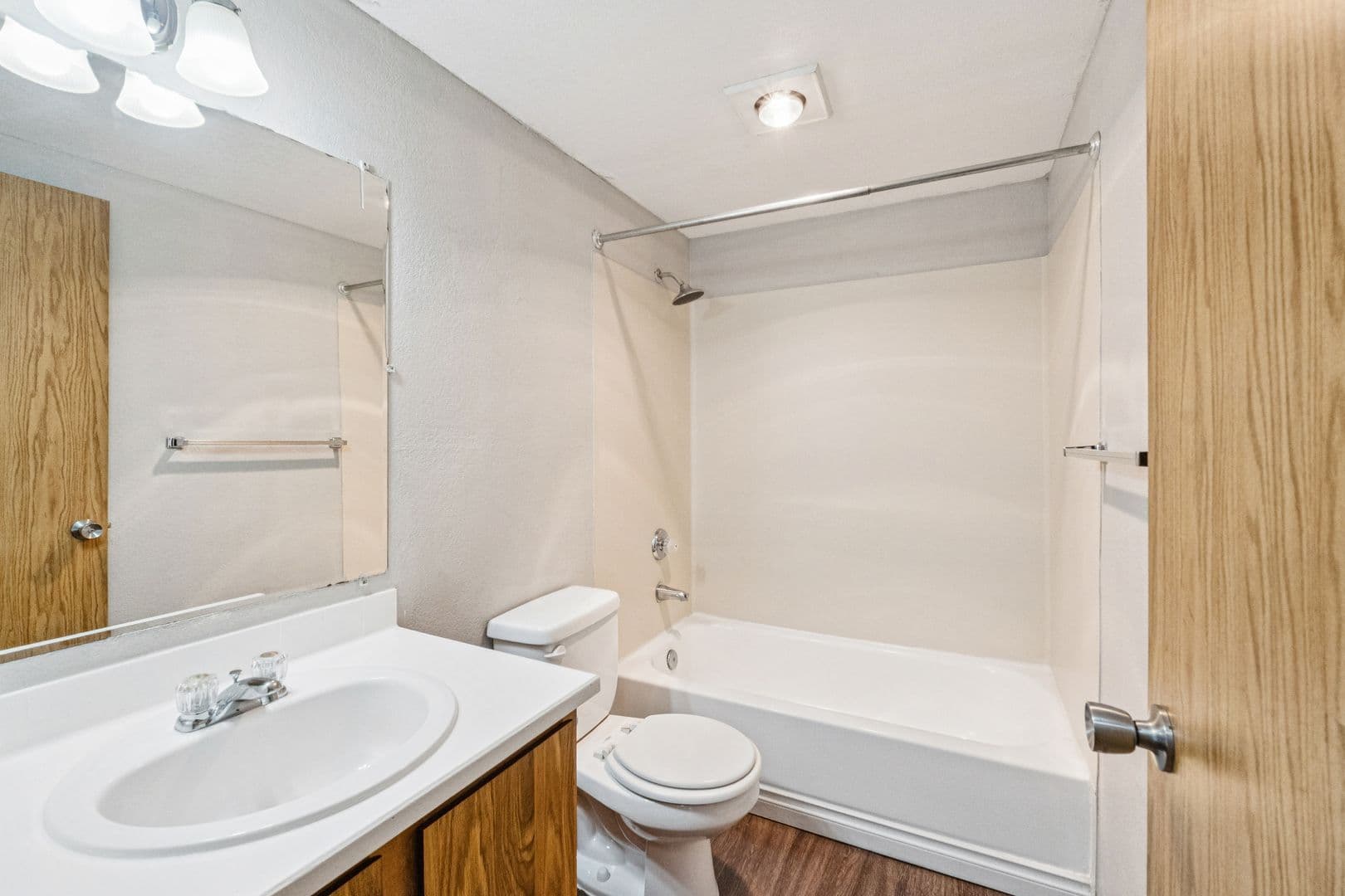 Seattle Apartment: 4327 8th Avenue NE