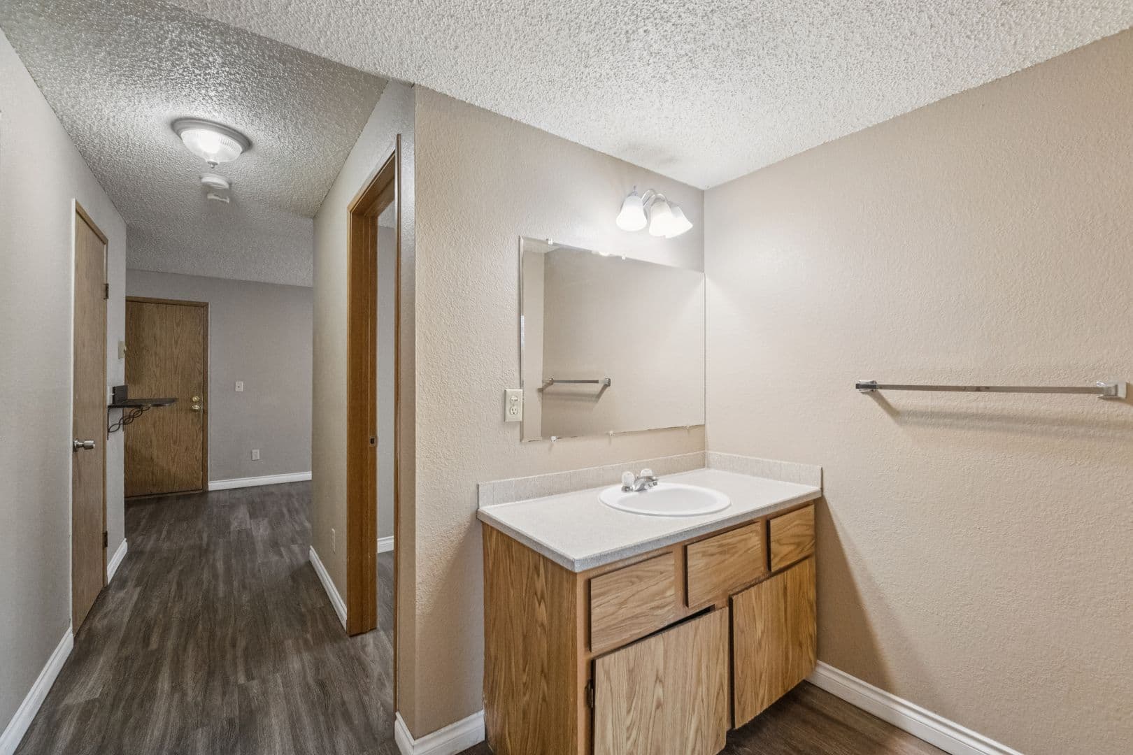 Seattle Apartment: 4327 8th Avenue NE
