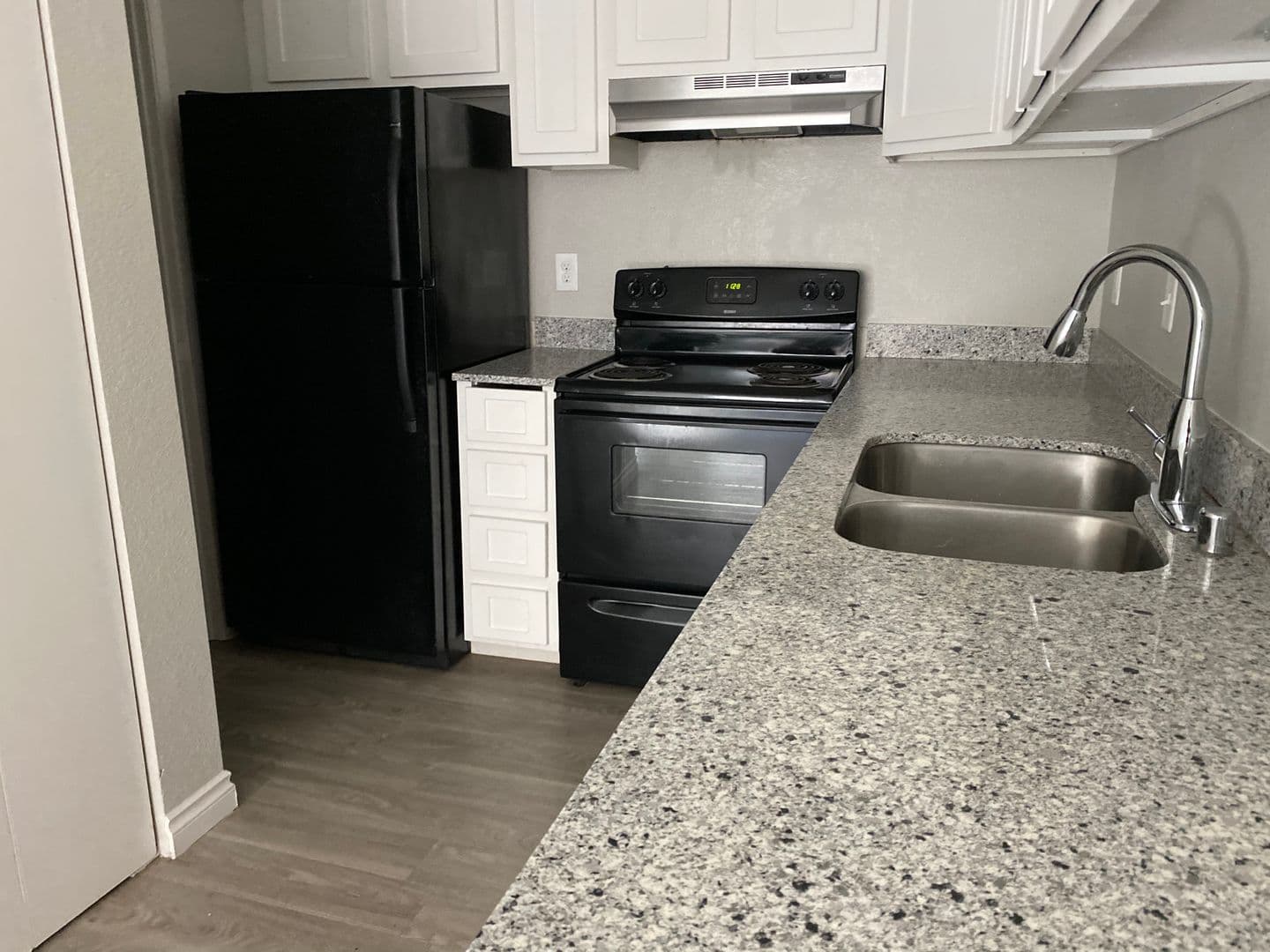 Seattle Apartment: 4327 8th Avenue NE