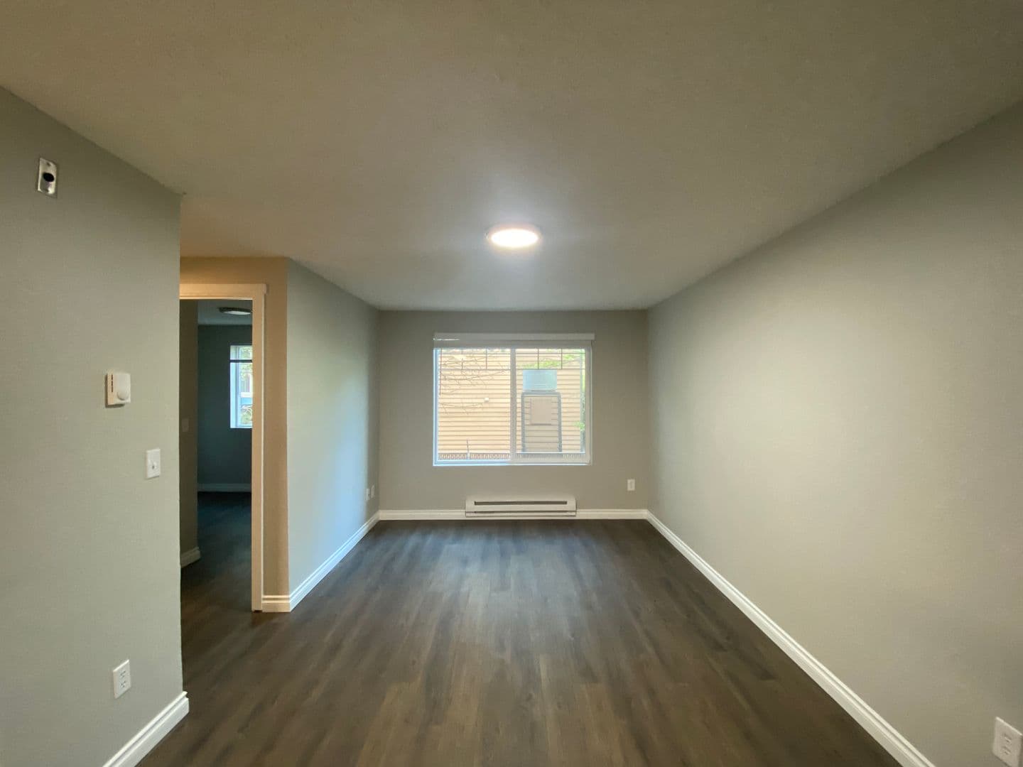 Seattle Apartment: 4327 8th Avenue NE