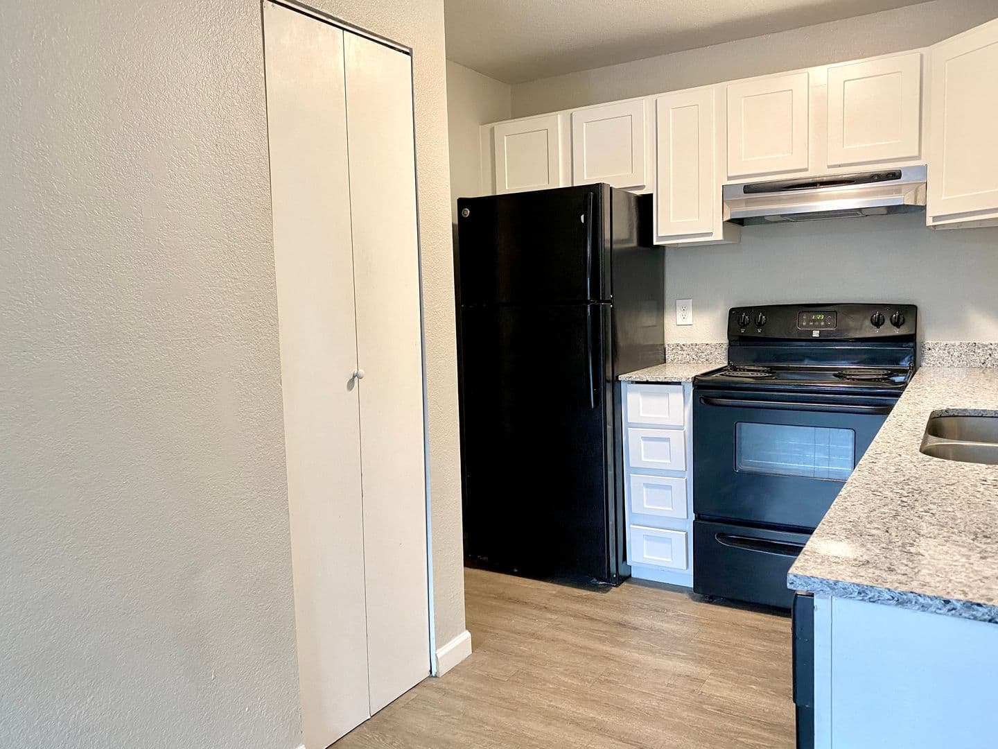 Seattle Apartment: 4327 8th Avenue NE