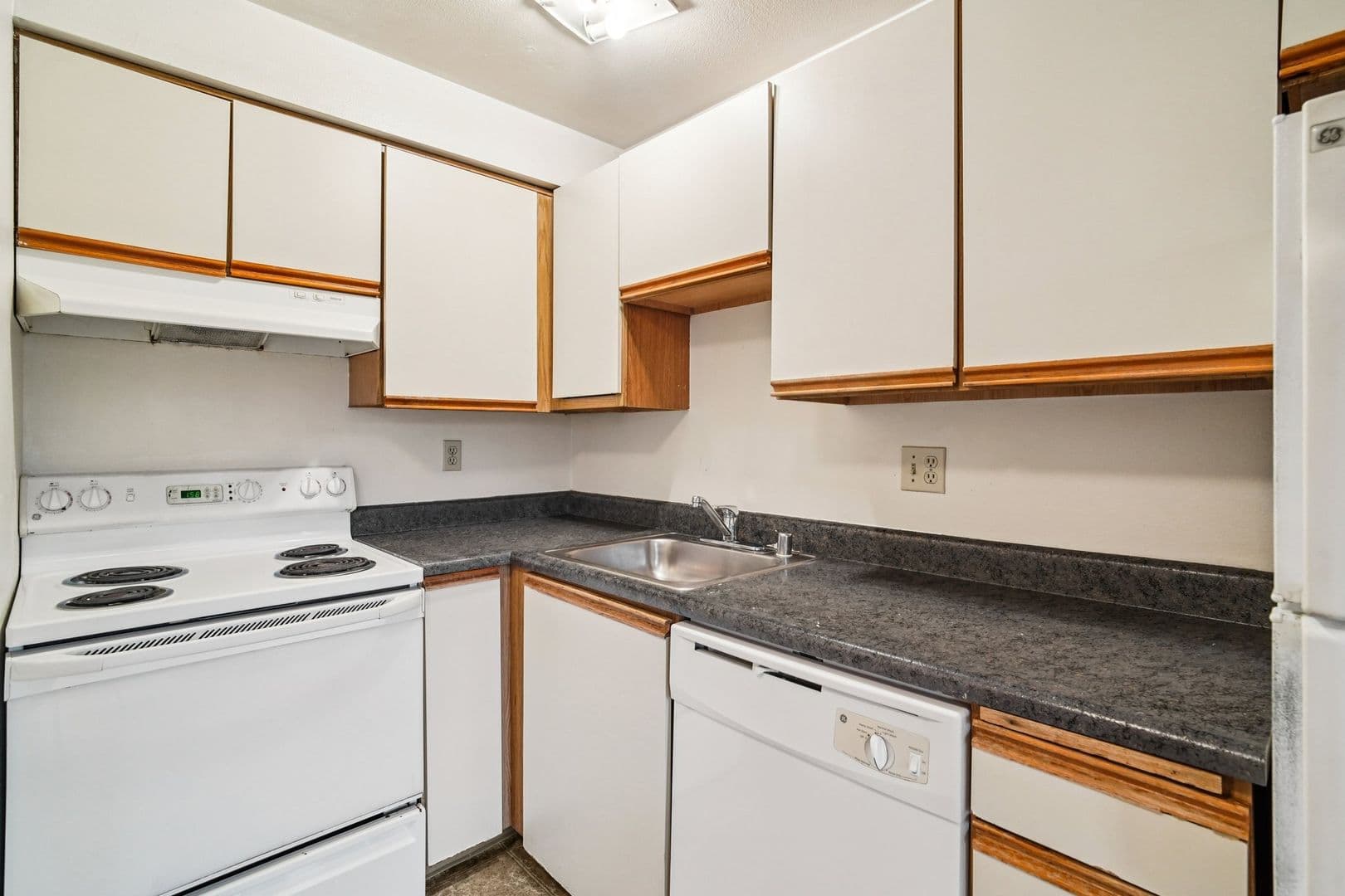 Seattle Apartment: 5021 Brooklyn Avenue NE