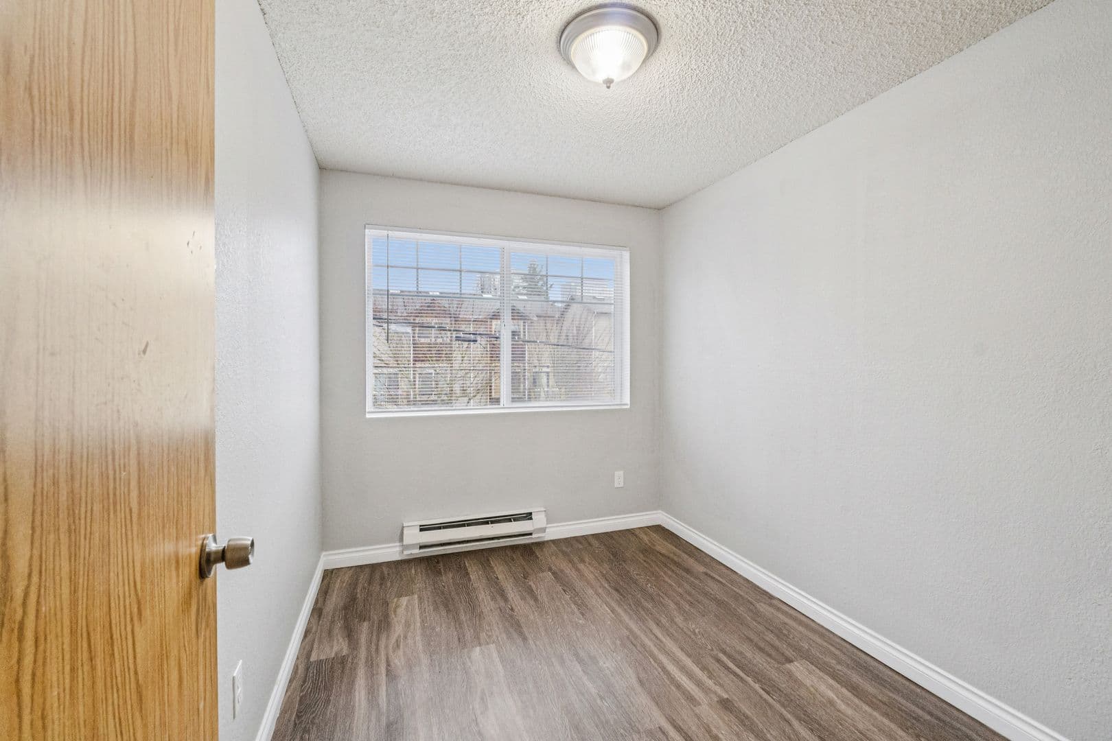 Seattle Apartment: 4327 8th Avenue NE