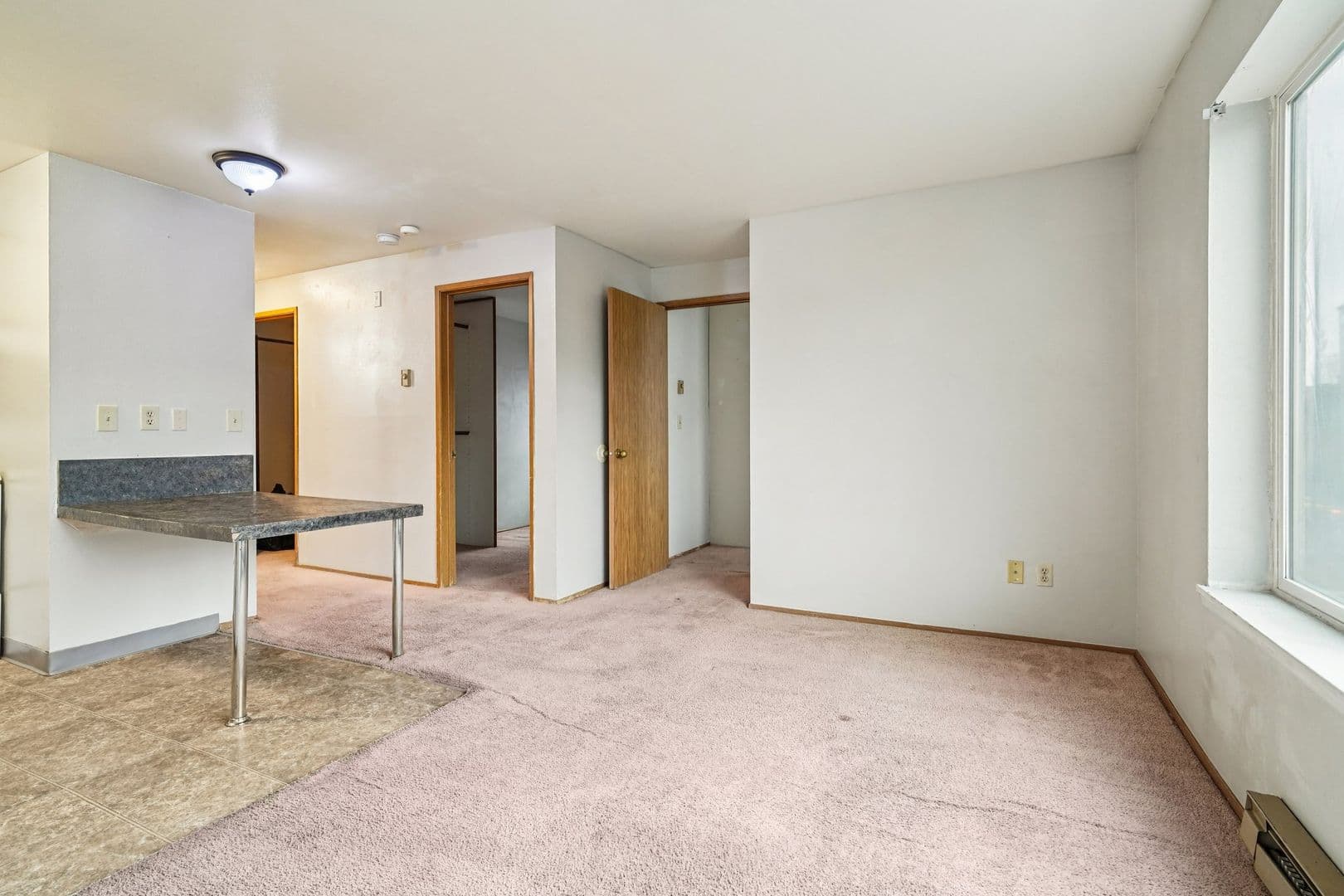 Seattle Apartment: 5021 Brooklyn Avenue NE
