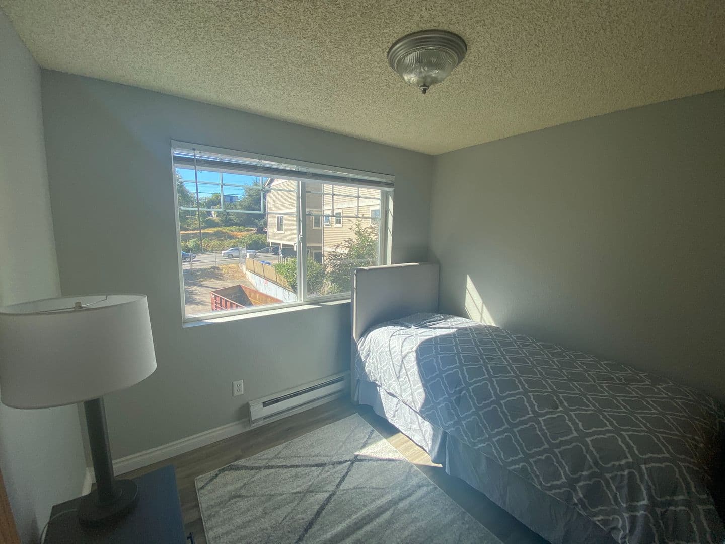 Seattle Apartment: 4327 8th Avenue NE