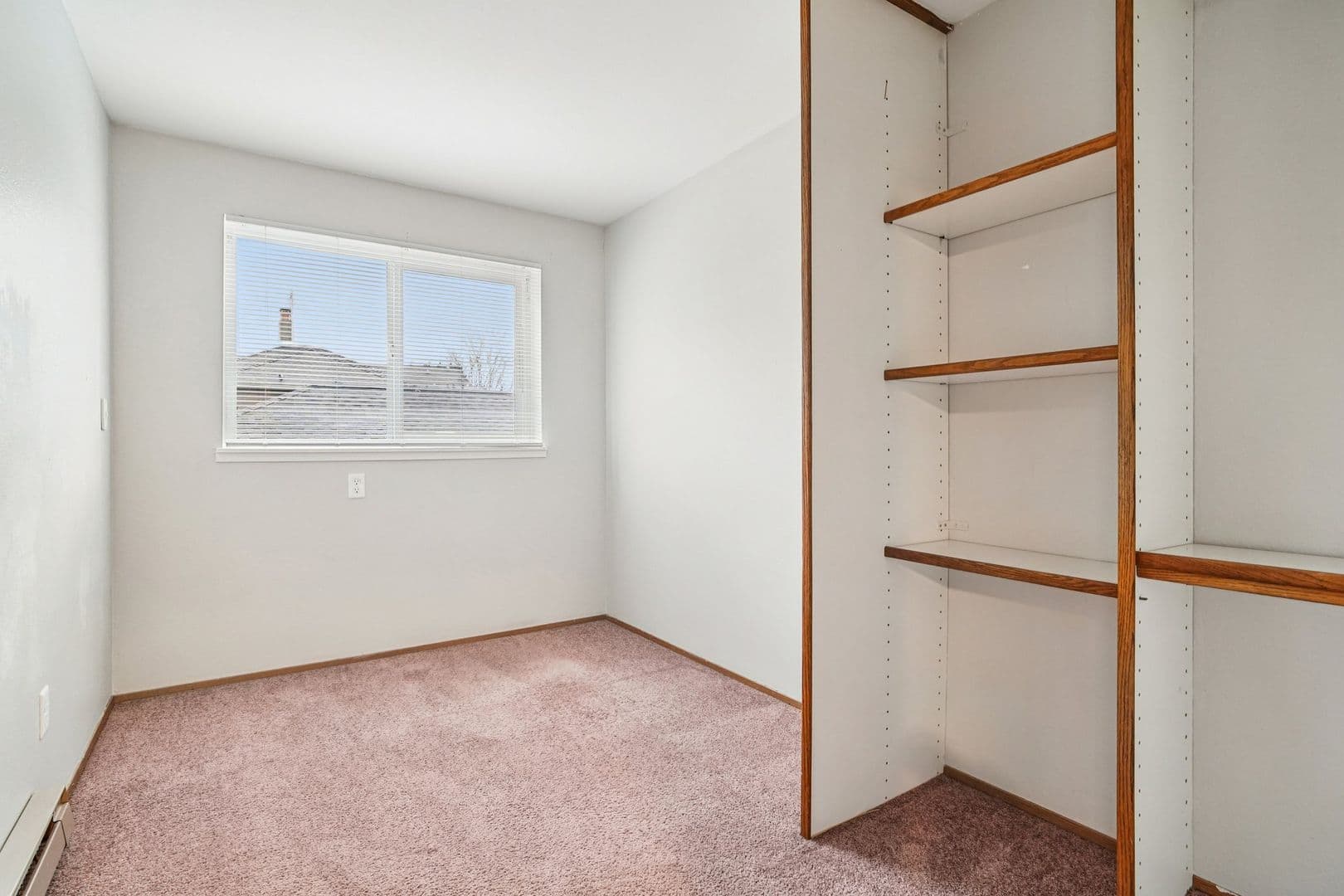 Seattle Apartment: 5021 Brooklyn Avenue NE