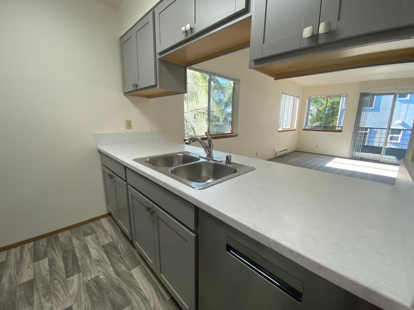 Seattle Apartment: 812 NE 42nd Street