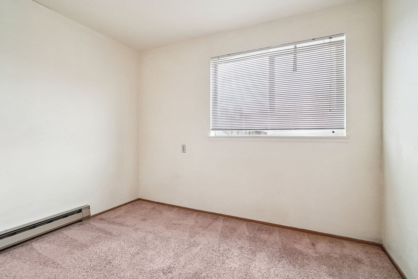 Seattle Apartment: 5021 Brooklyn Avenue NE