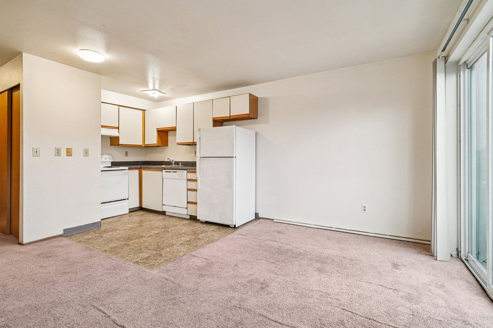 Seattle Apartment: 5021 Brooklyn Avenue NE
