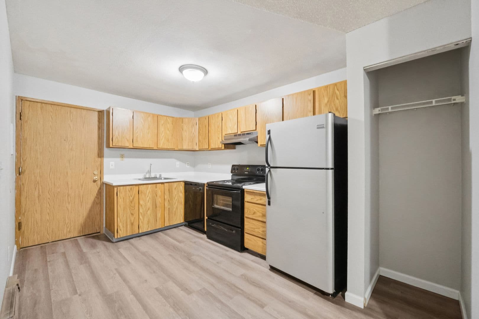 Seattle Apartment: 4327 8th Avenue NE