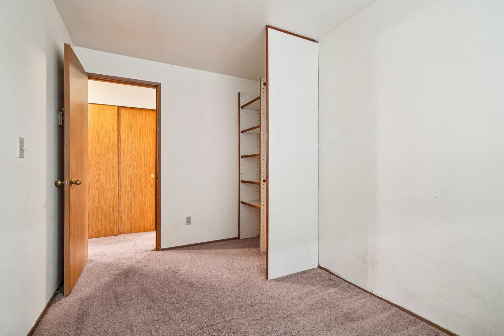 Seattle Apartment: 5021 Brooklyn Avenue NE