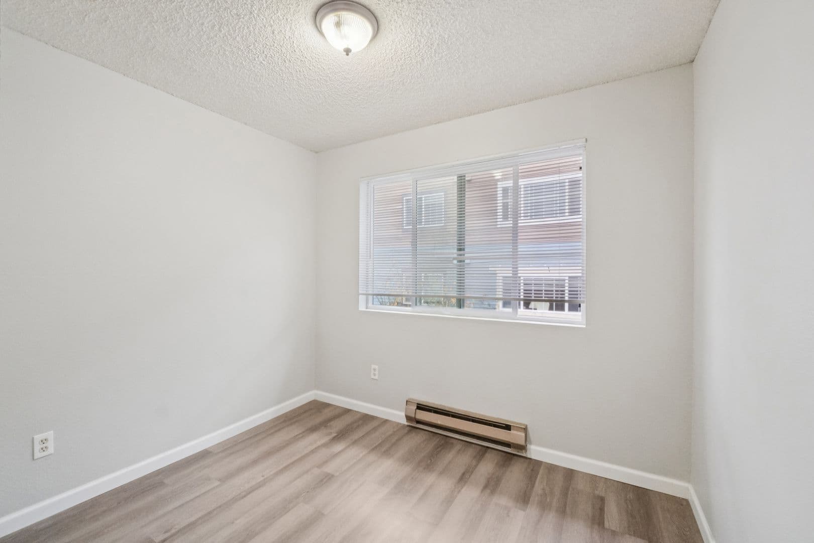 Seattle Apartment: 4327 8th Avenue NE