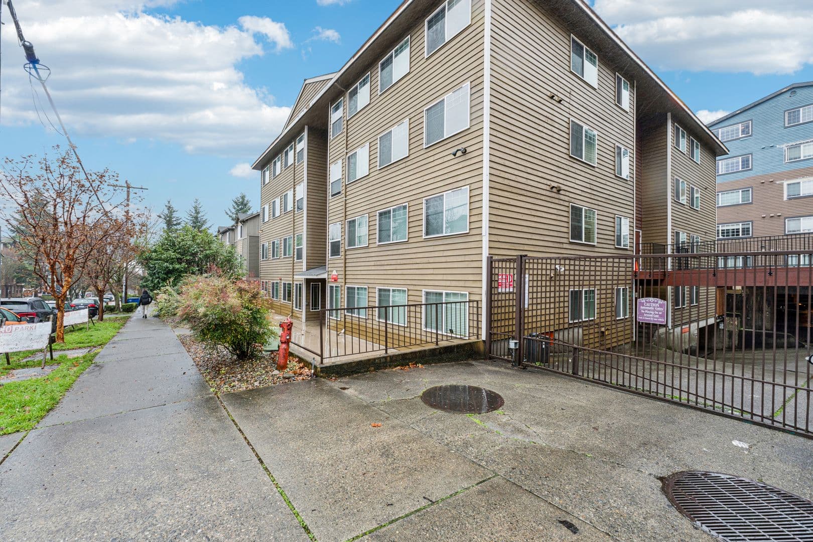 Seattle Apartment: 4327 8th Avenue NE