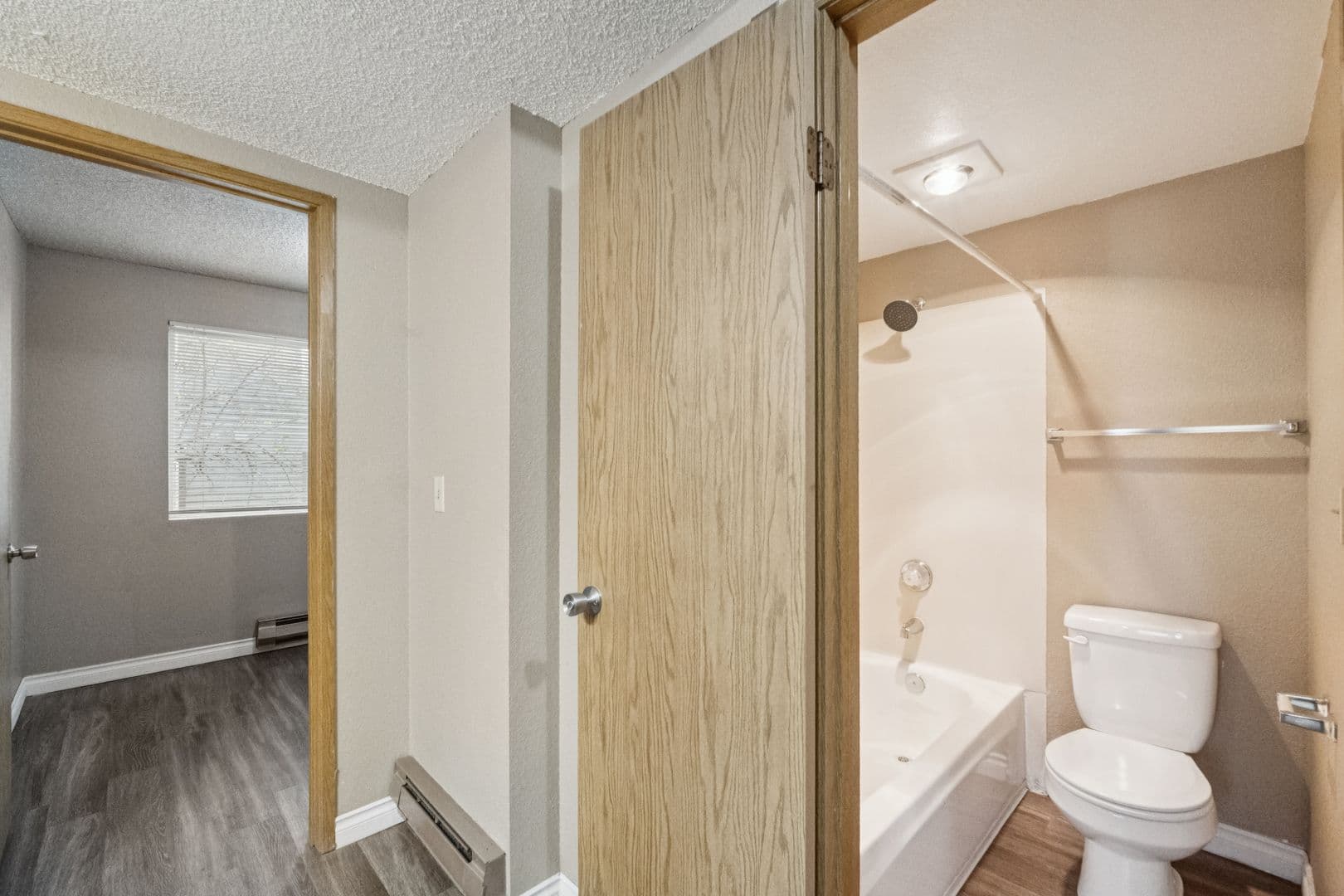 Seattle Apartment: 4327 8th Avenue NE
