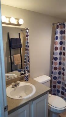 Seattle Apartment: 4327 8th Avenue NE