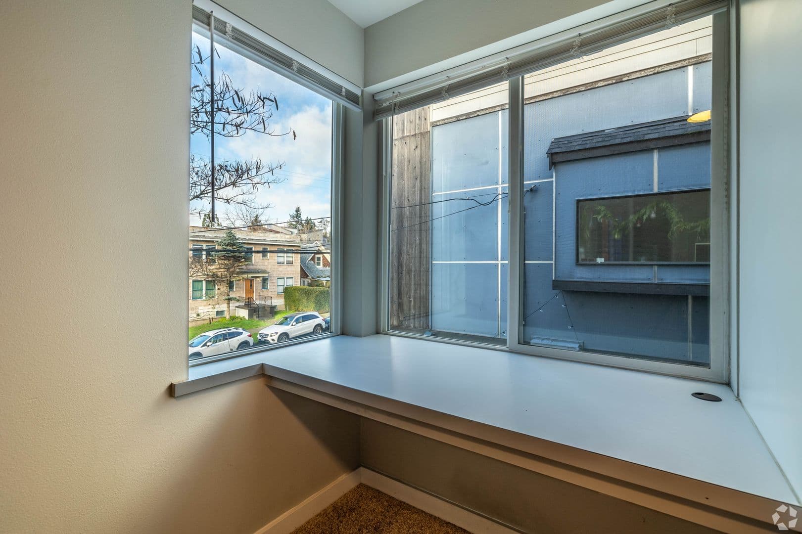 Seattle Apartment: 800 NE 42nd Street