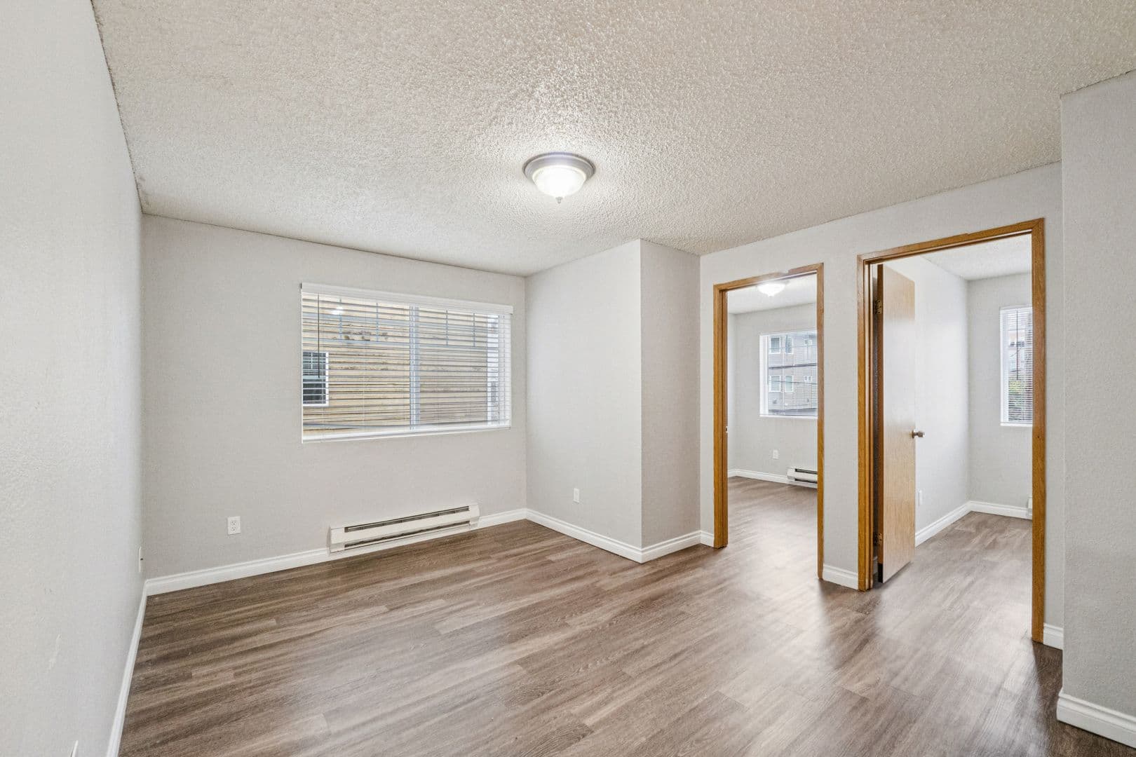 Seattle Apartment: 4327 8th Avenue NE
