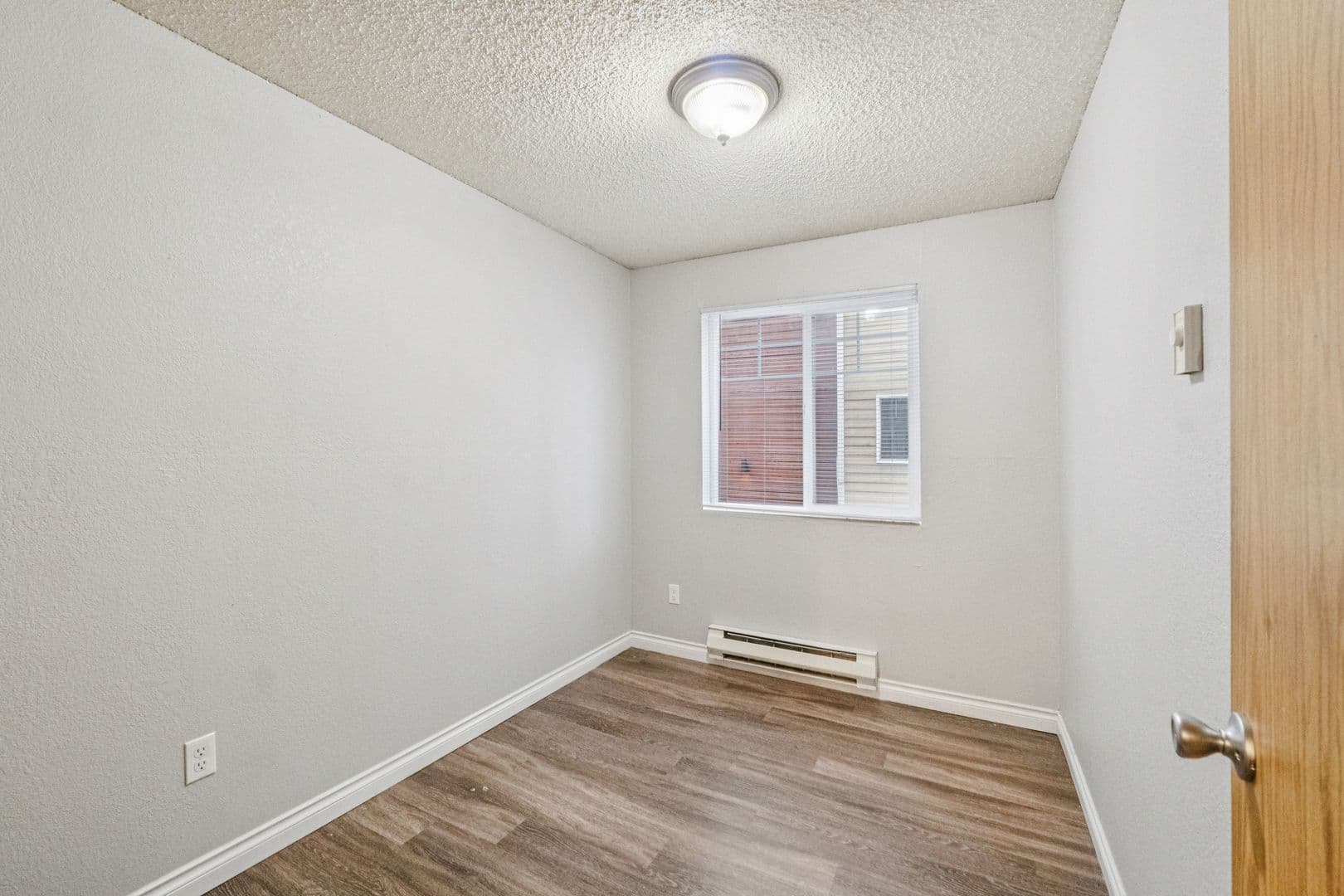 Seattle Apartment: 4327 8th Avenue NE