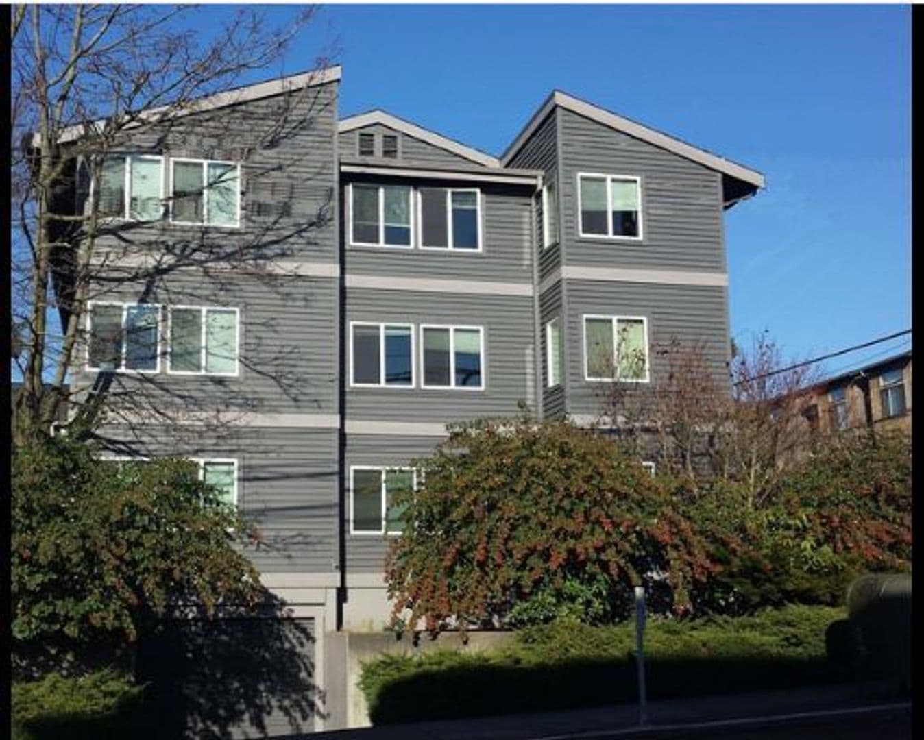 Seattle Apartment: 716 NE 42nd Street