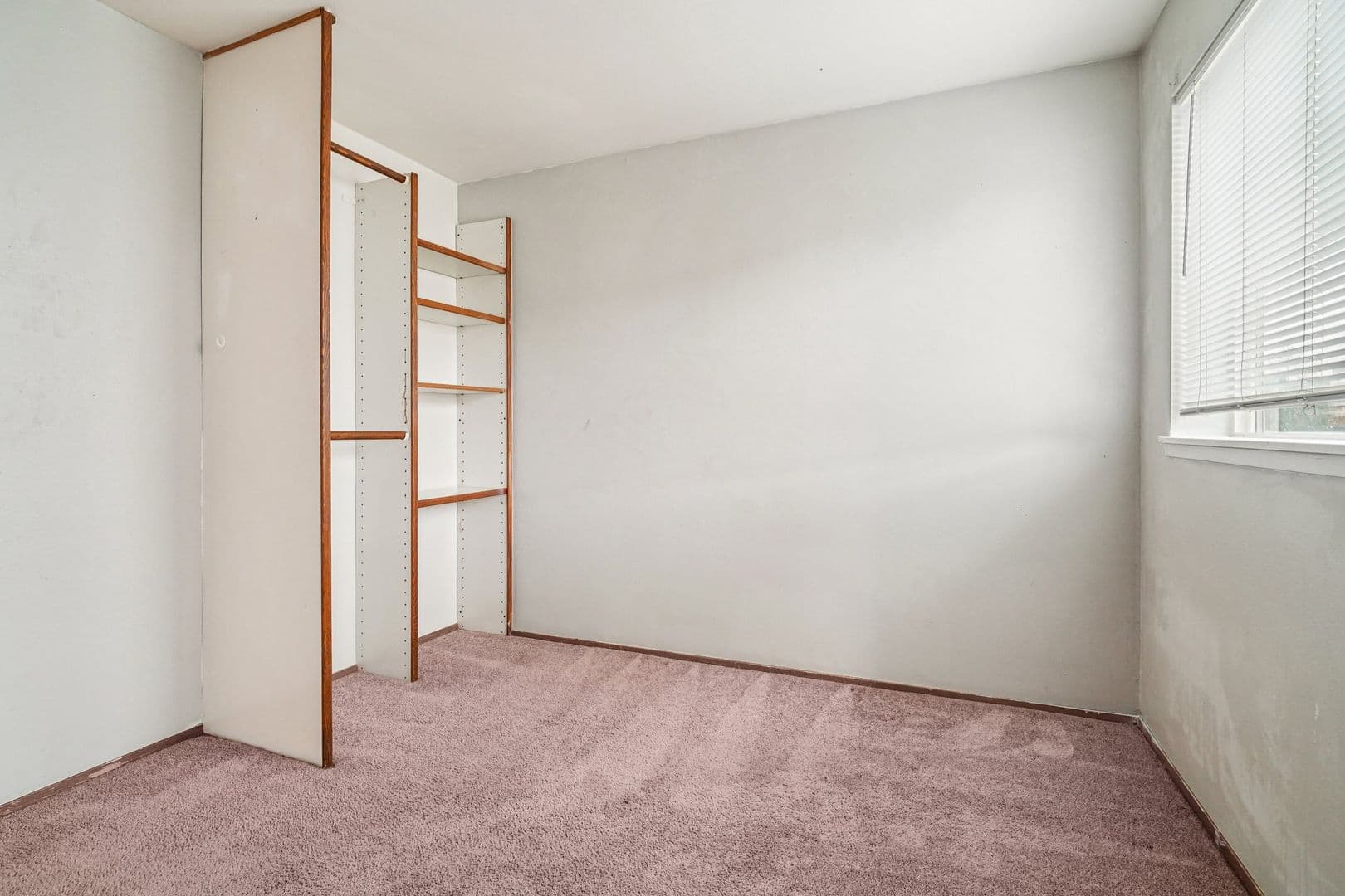 Seattle Apartment: 5021 Brooklyn Avenue NE