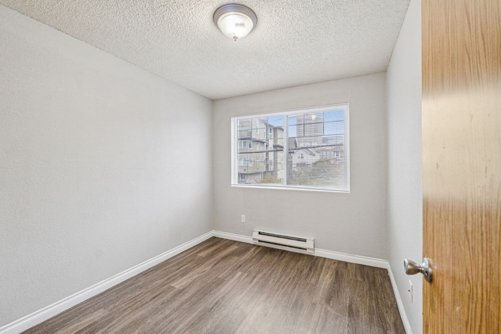 Seattle Apartment: 4327 8th Avenue NE