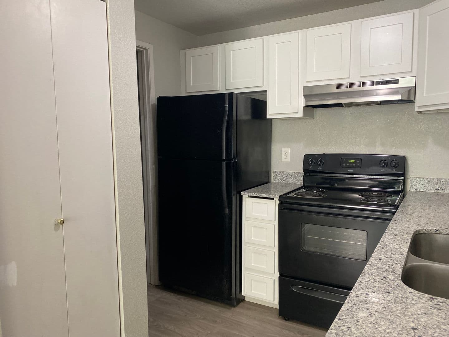 Seattle Apartment: 4327 8th Avenue NE