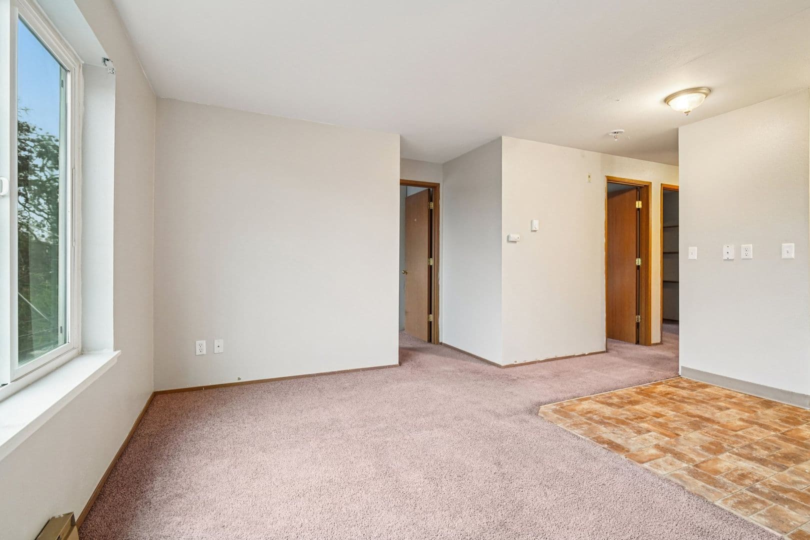 Seattle Apartment: 5021 Brooklyn Avenue NE