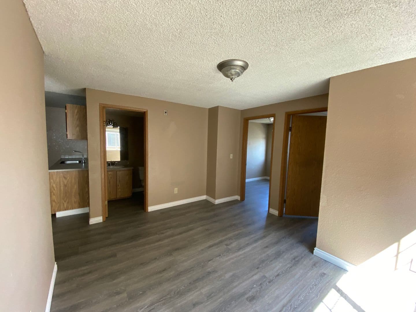 Seattle Apartment: 4327 8th Avenue NE