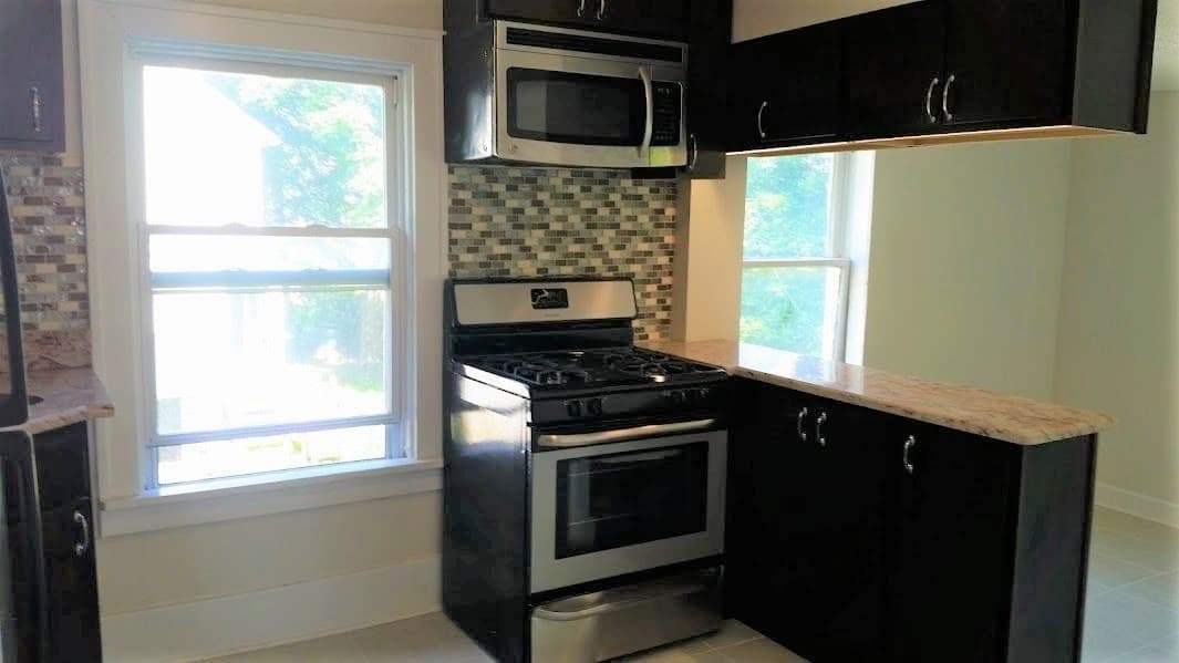 Barrington Apartment: 208 E Russel st, a/k/a 417 S Cook St. Barrington IL 60047