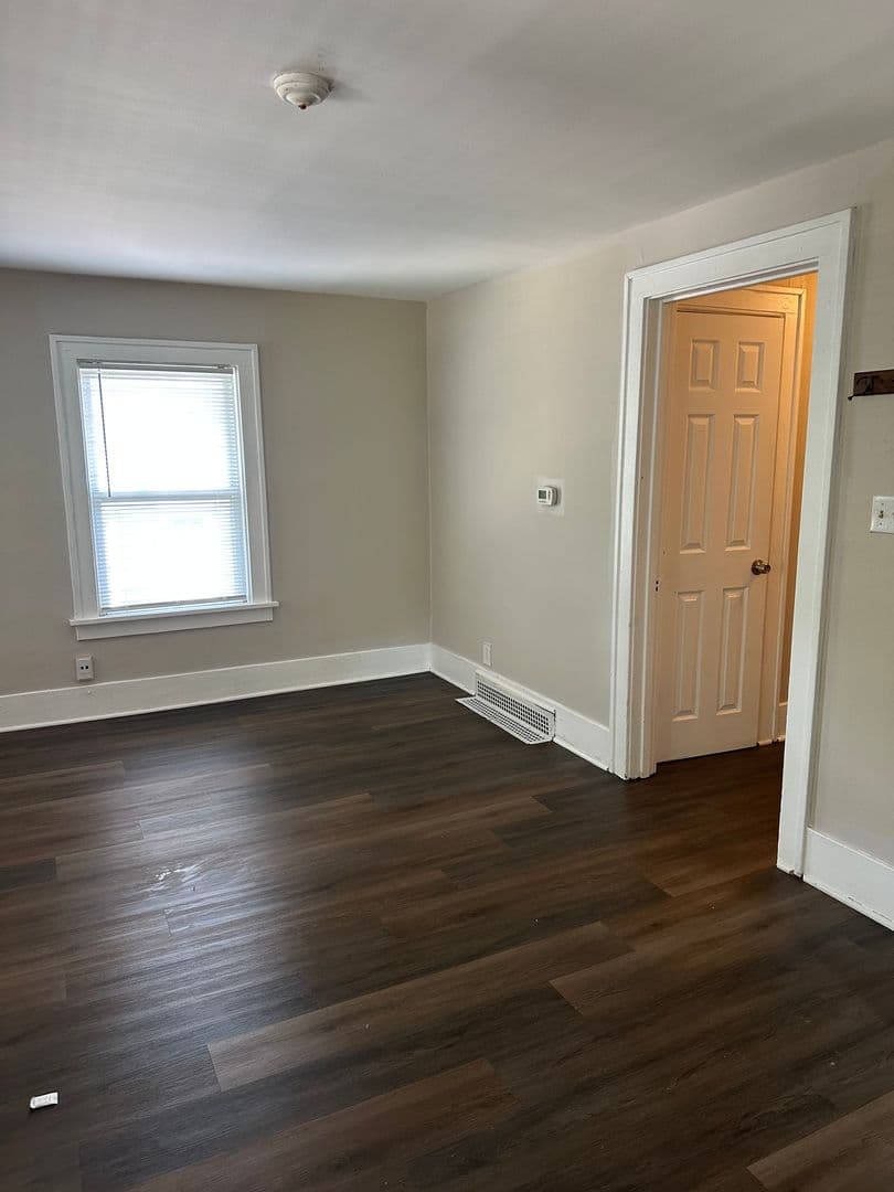 Barrington Apartment: 208 E Russel st, a/k/a 417 S Cook St. Barrington IL 60047