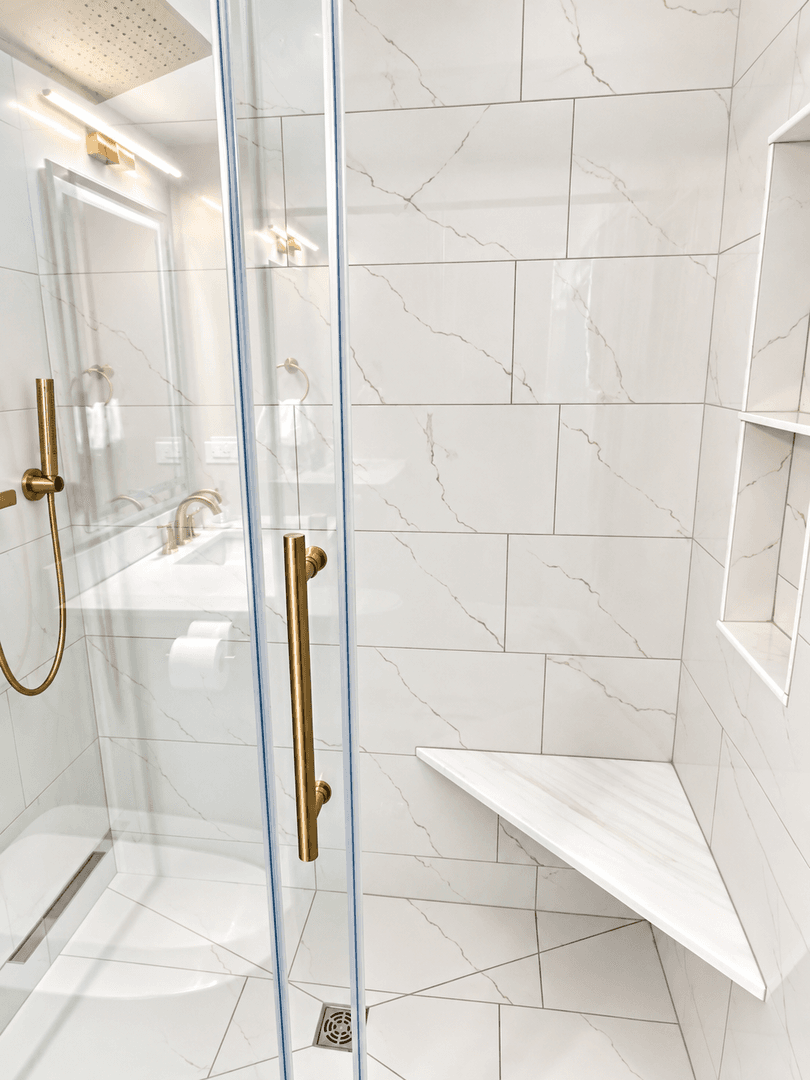 Crystal Lake Apartment: 647 Ruby St