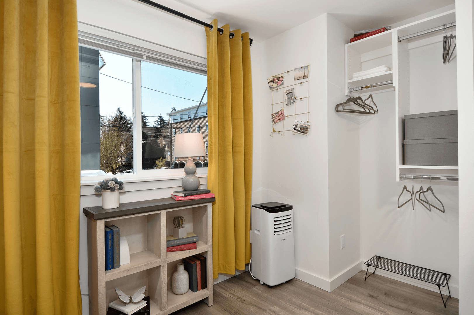 Seattle Apartment: 4536 20th Ave NE