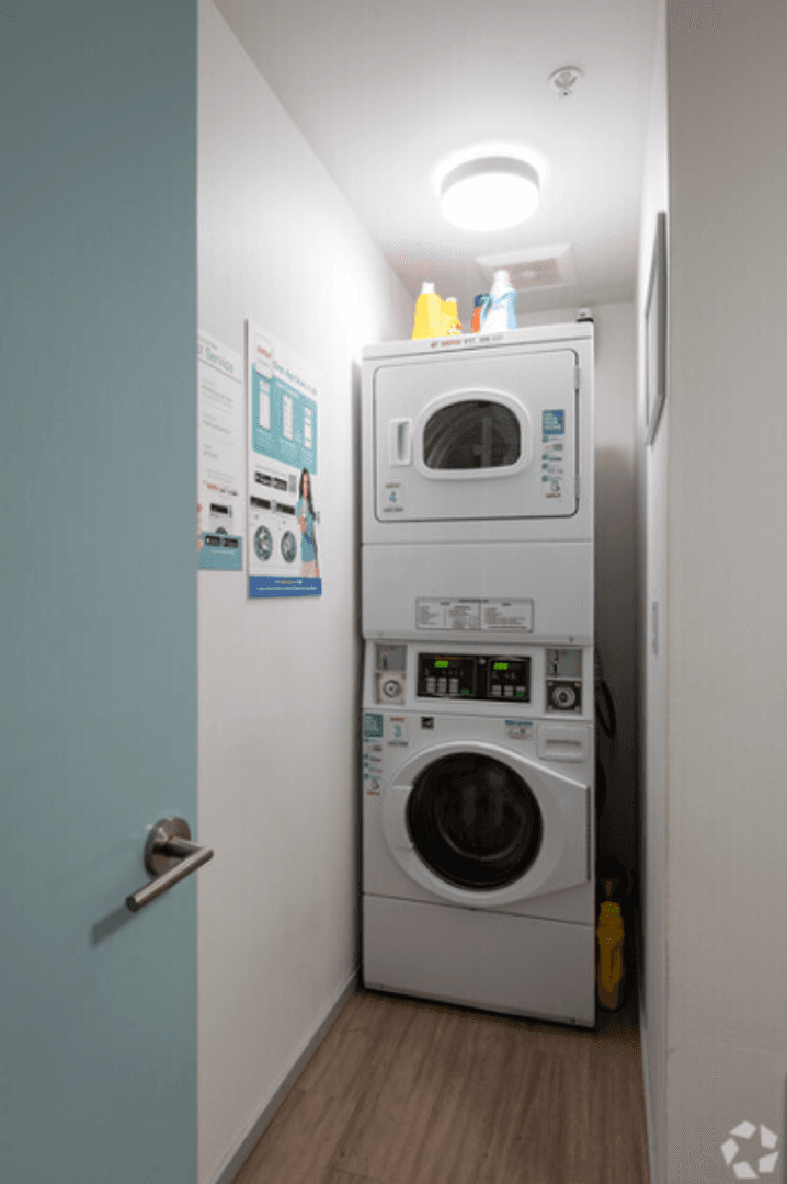 Seattle Apartment: 4122 36th Ave SW