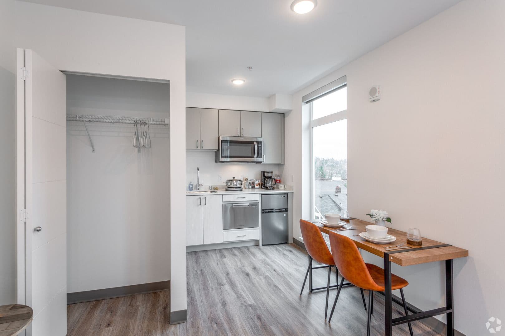 Seattle Apartment: 4710 20th Ave NE