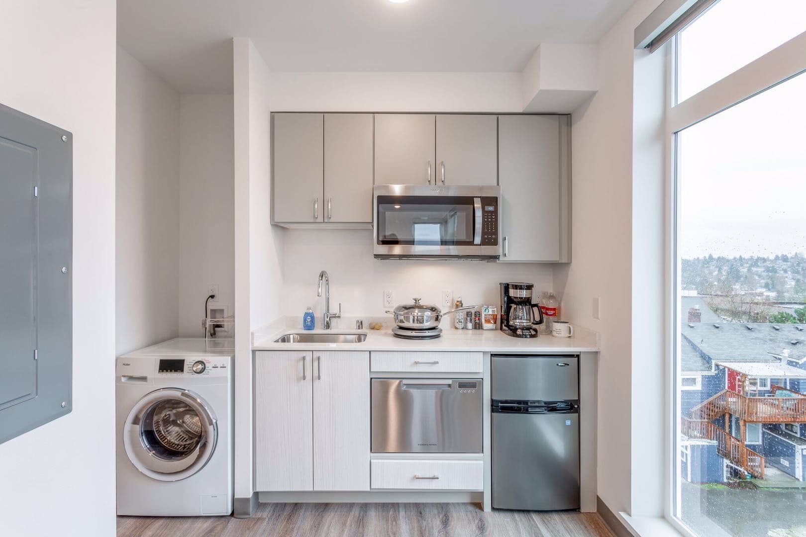 Seattle Apartment: 4710 20th Ave NE