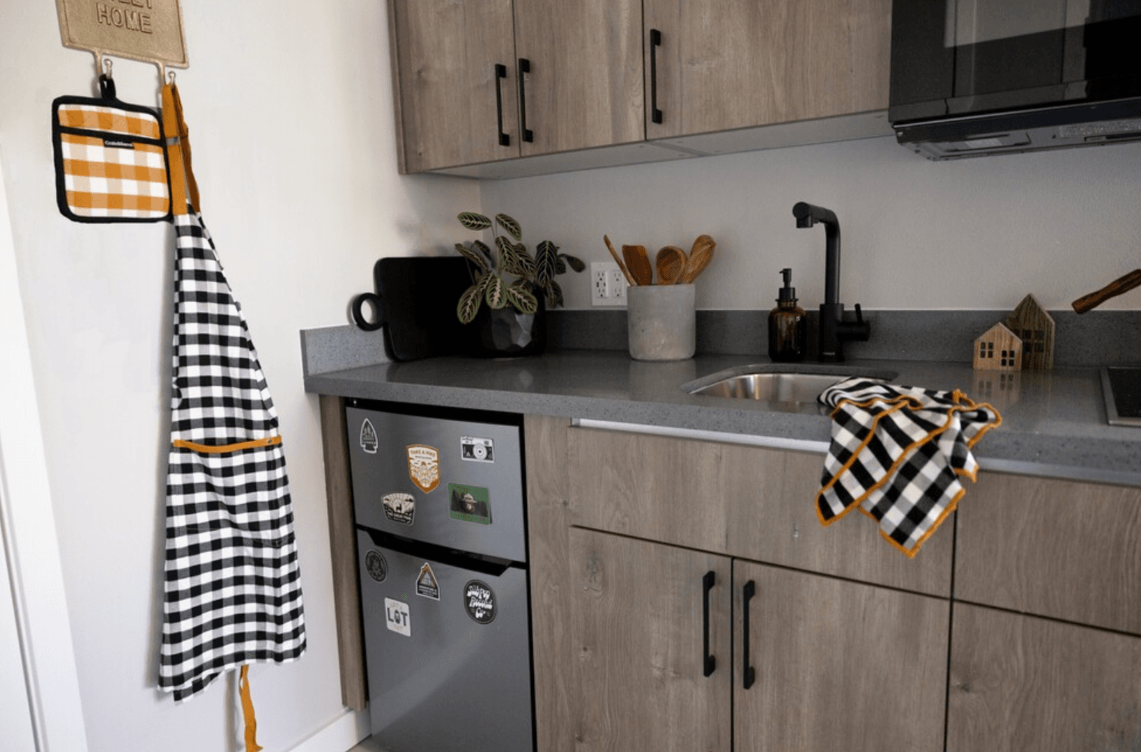 Seattle Apartment: 4730 19th Ave NE