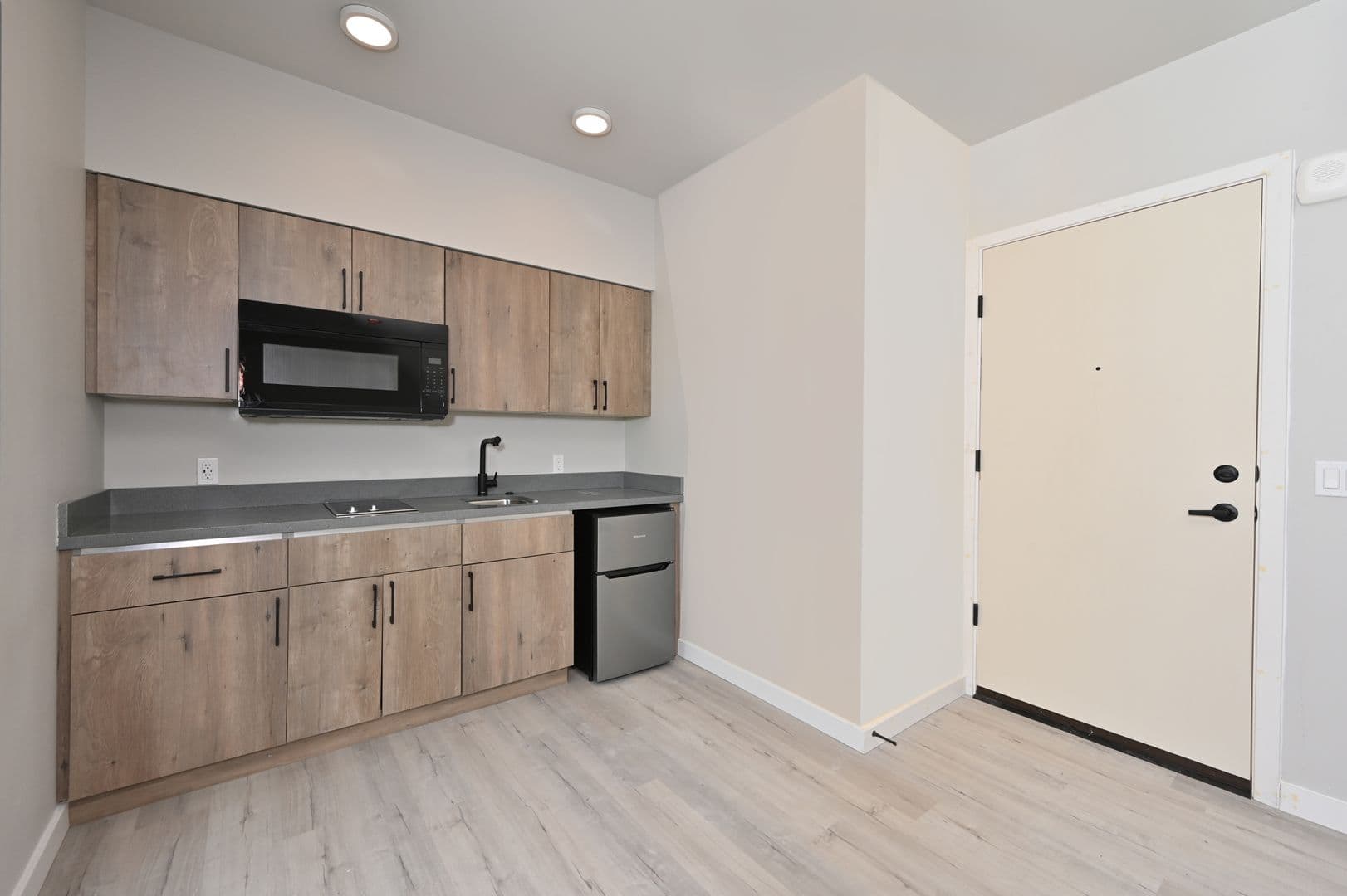 Seattle Apartment: 4730 19th Ave NE