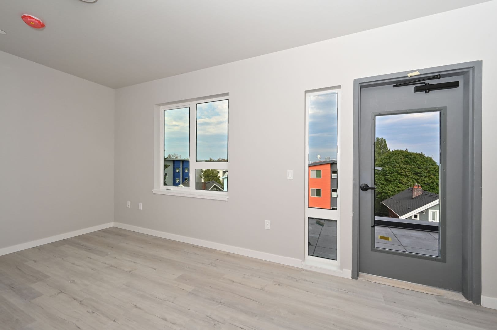 Seattle Apartment: 4730 19th Ave NE