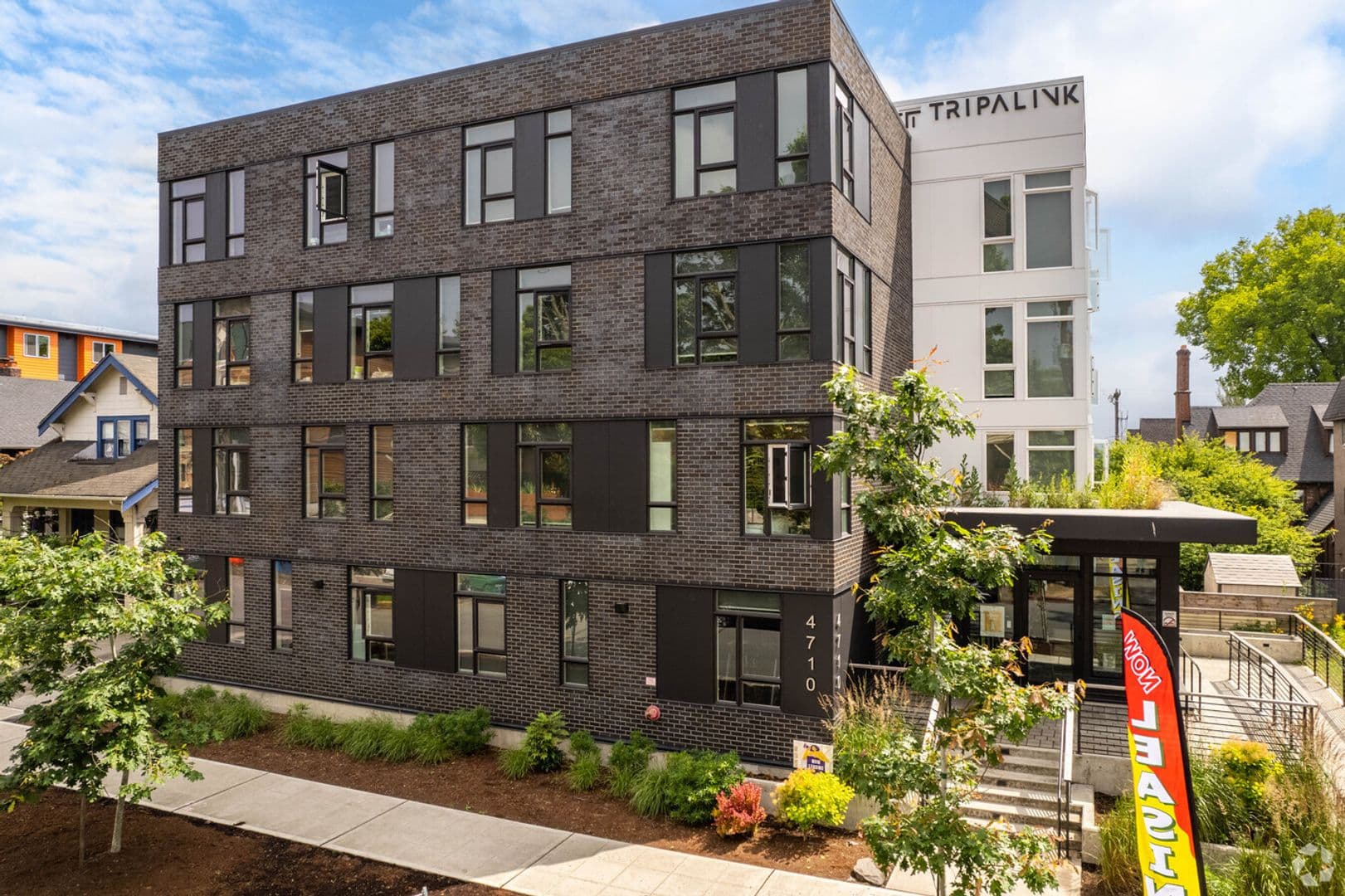 Seattle Apartment: 4710 20th Ave NE