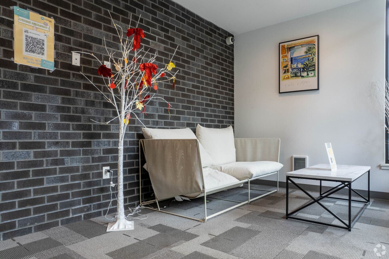 Seattle Apartment: 4710 20th Ave NE